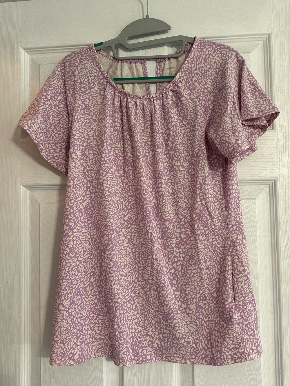 Amazon Essentials Lavender and Cream Short-Sleeve Scoop Neck Tee